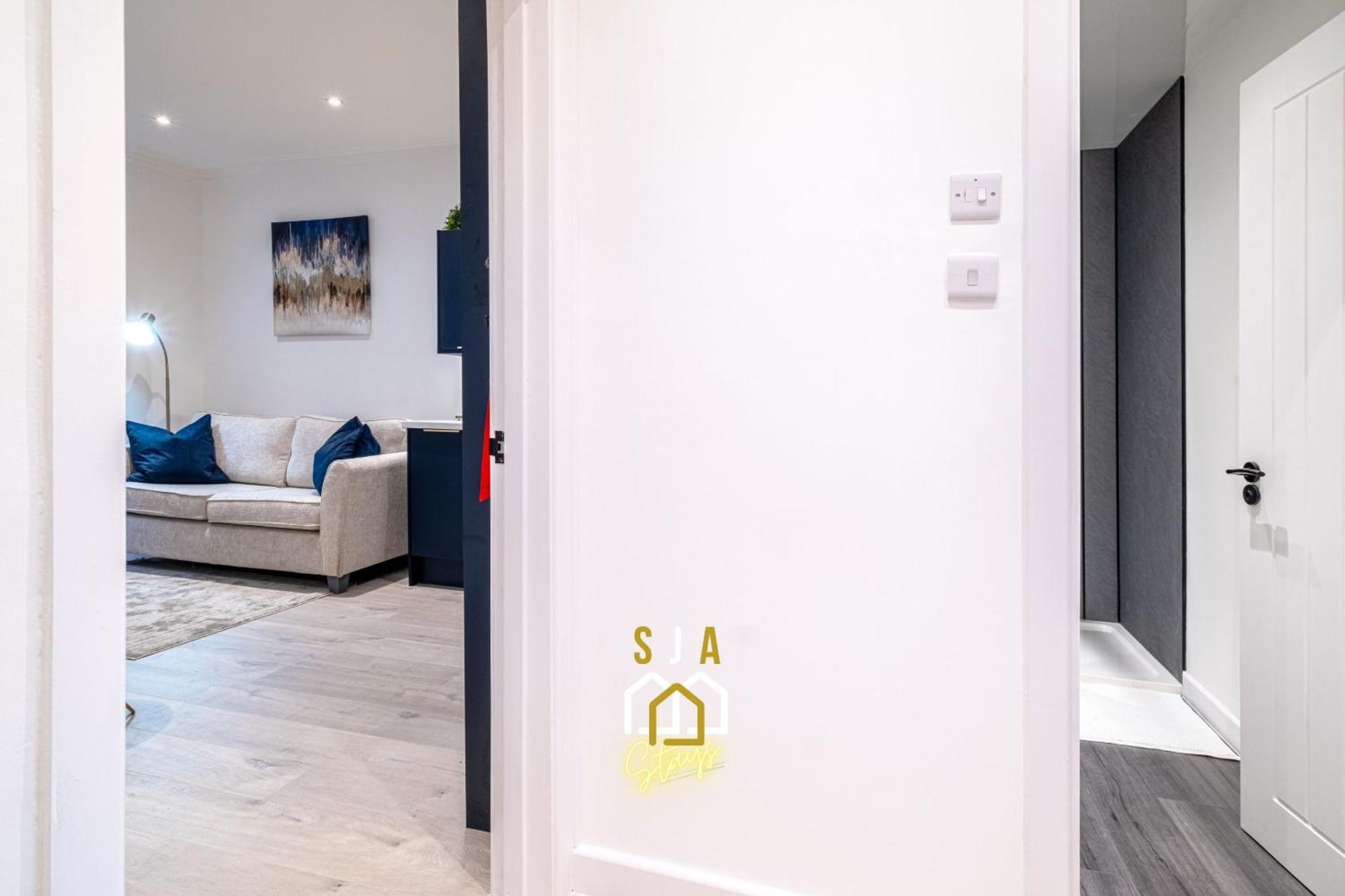 Holburn Hideaway - Sja Stays - Modern 2 Bed Apartment Aberdeen Bagian luar foto